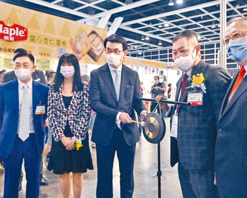 ■邱騰華認為，香港仍有能力舉辦主要展覽是得來不易的抗疫成果。