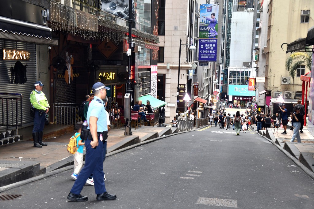 當晚警方會實施人流管制措施。徐裕民攝 