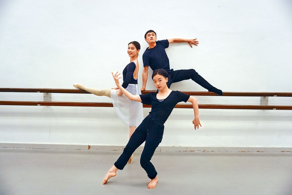 吳卓烽（後右）指，練習中最大的敵人是自己，希望每天都有進步，並且跳到身體不能負荷為止。