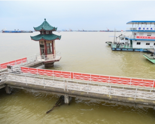 岳陽洞庭湖城陵磯站超保證水位。（新華社圖片）