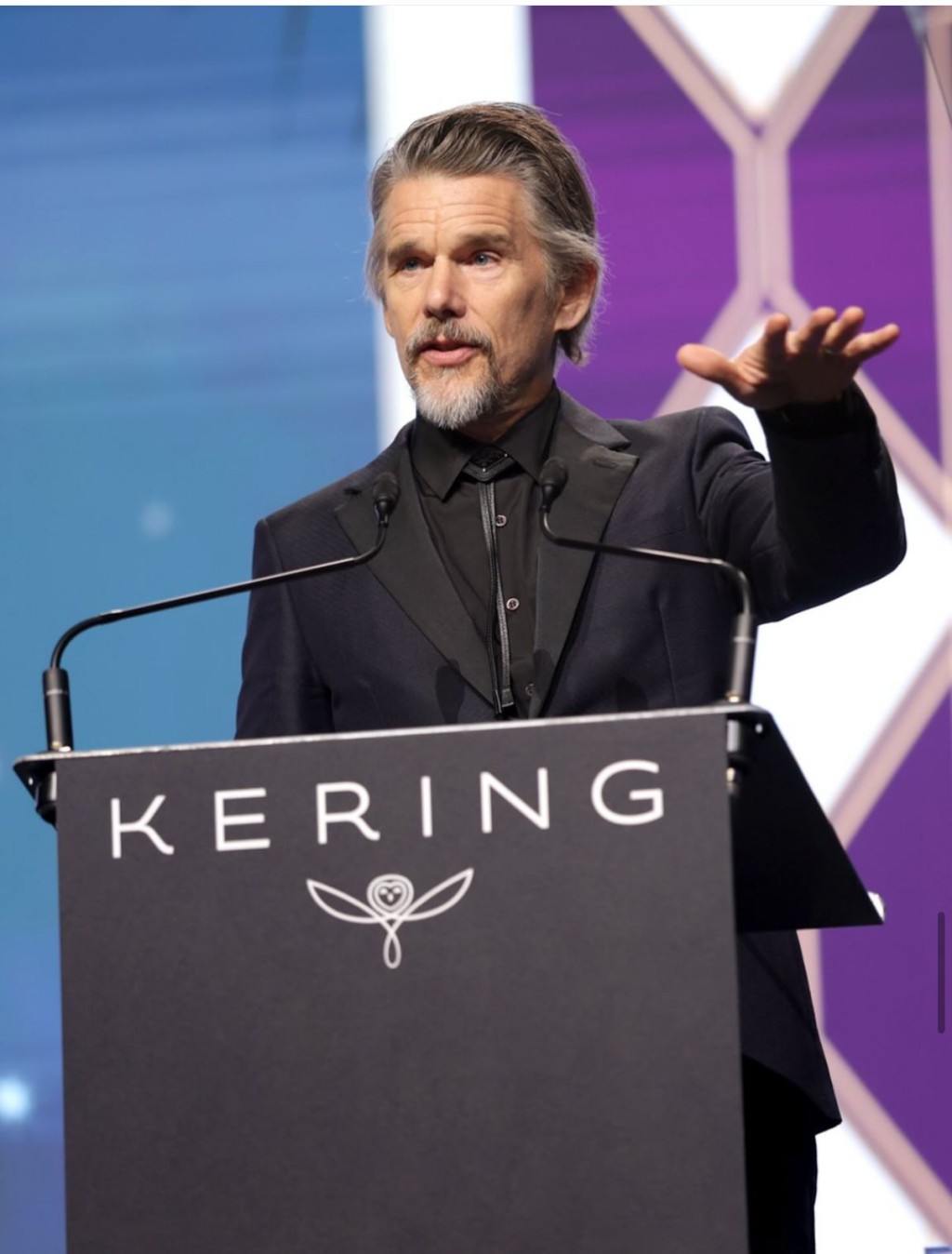 伊凡鶴基獲頒「事業成就獎」。 伊凡鶴基獲頒「事業成就獎」。