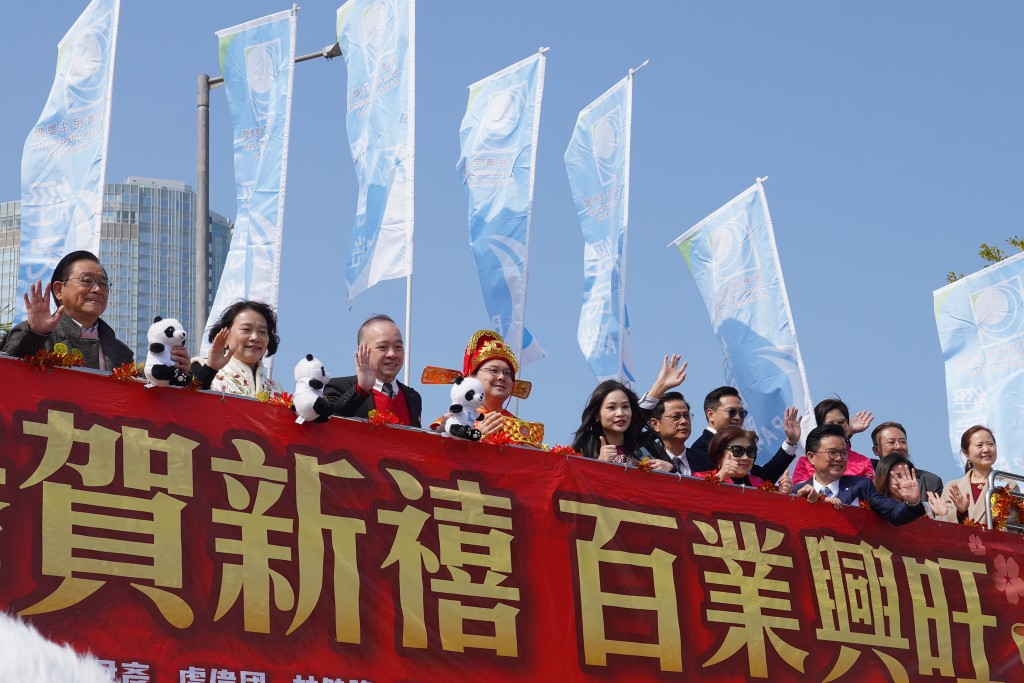 經民聯初八辦花車巡遊。葉偉豪攝