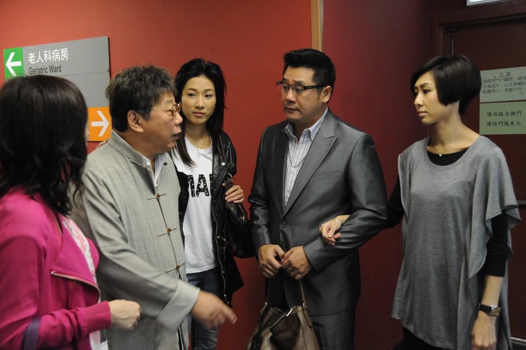 胡定欣（右）曾演出TVB劇《當旺爸爸》。