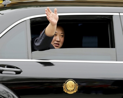 金正恩今早轉乘專車前往河內梅利亞酒店。AP