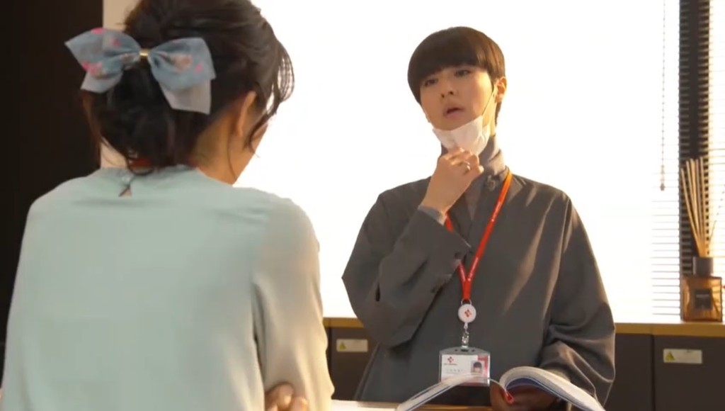 有设计师不满广告设计被否决，于是殴打客户。《我要准时下班》示意截图