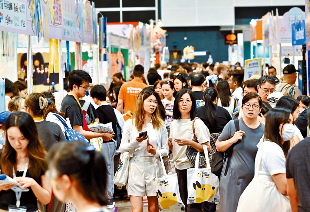 去年7月至今年6月，共有823項活動喺灣仔會展舉行。