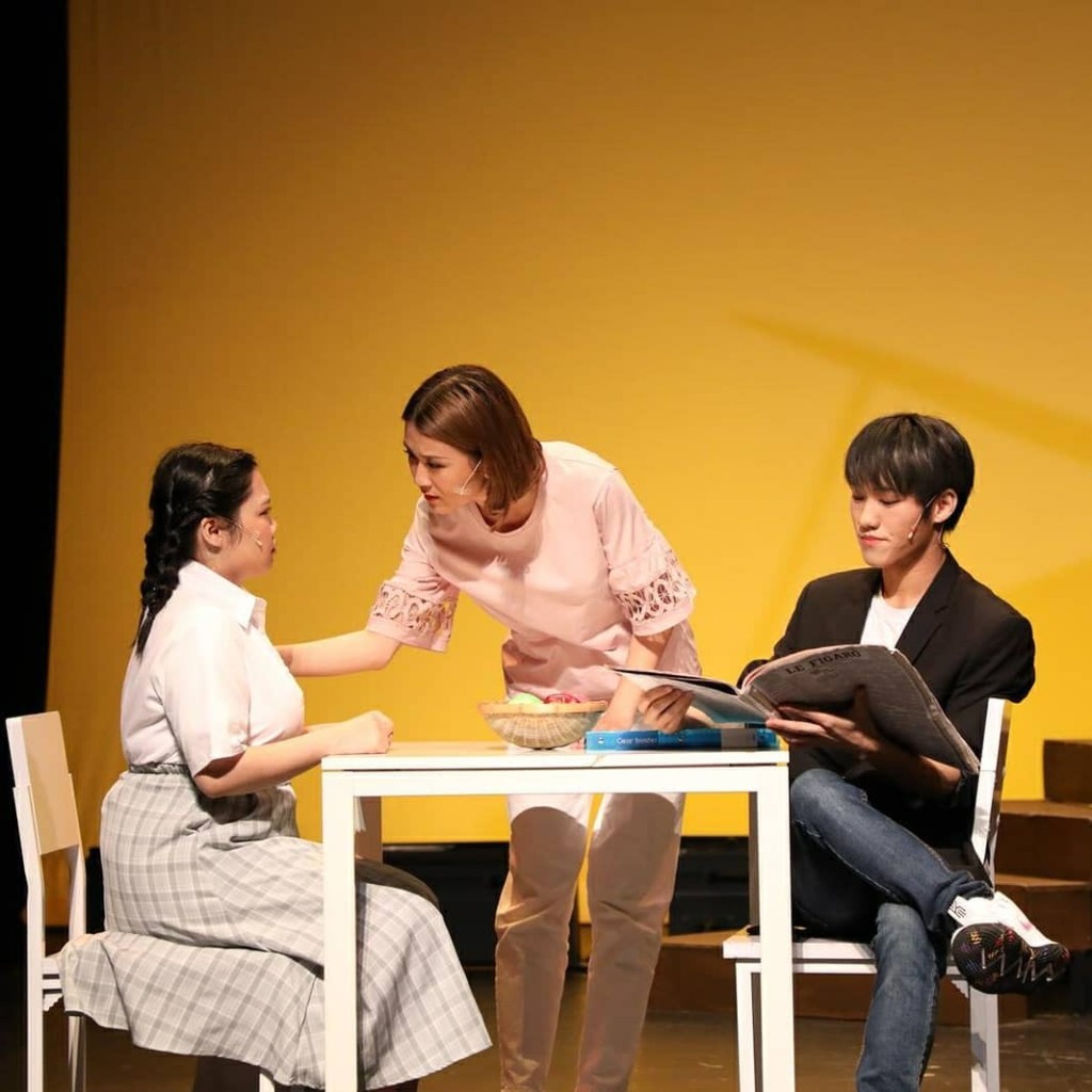 文颂男亦有参与剧场演出。