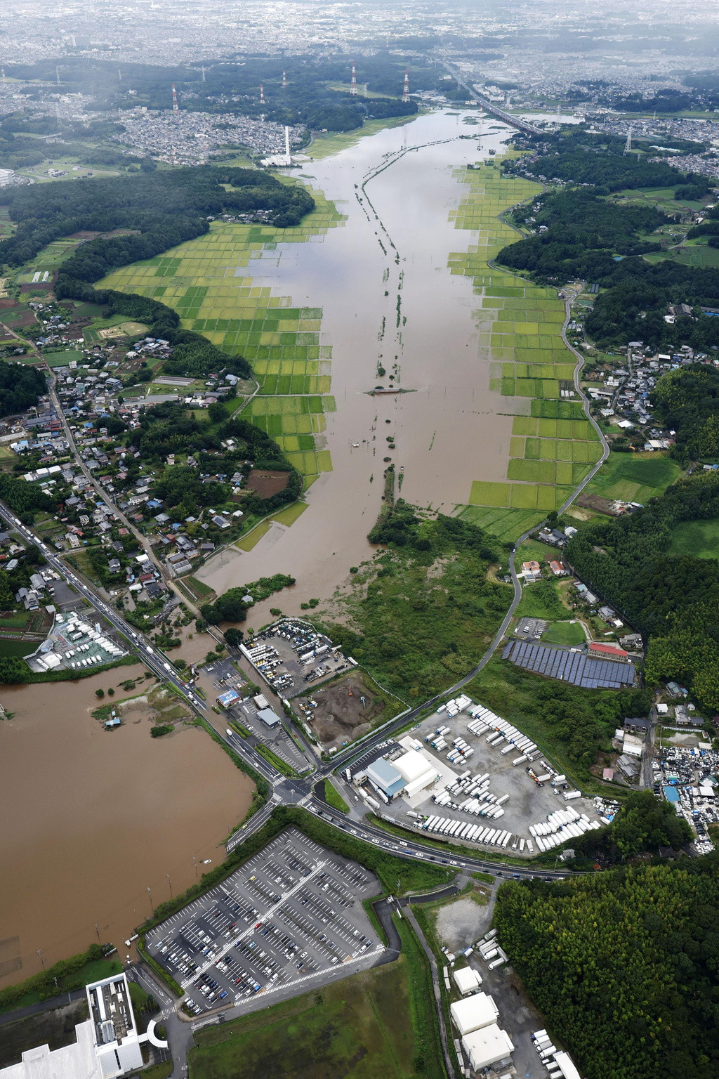 日本关东千叶县日前遭受破纪录的世纪暴雨侵袭，灾情极为严峻。 美联社