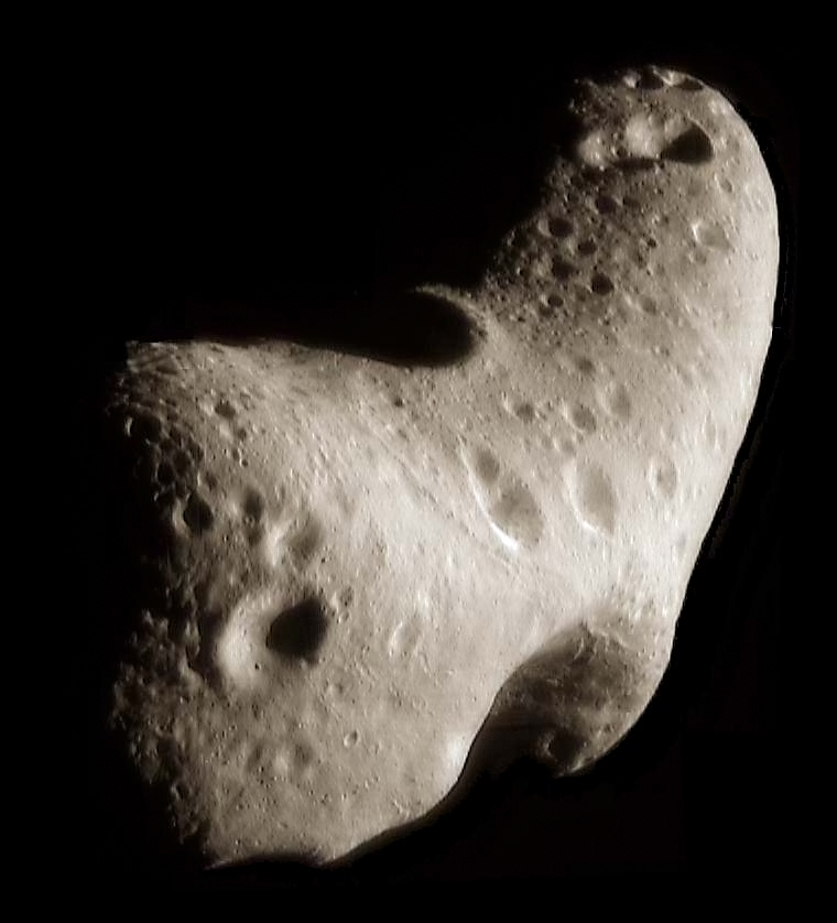 愛神星的外形不是球形,而是長條形。 愛神星的外形不是球形,而是長條形。