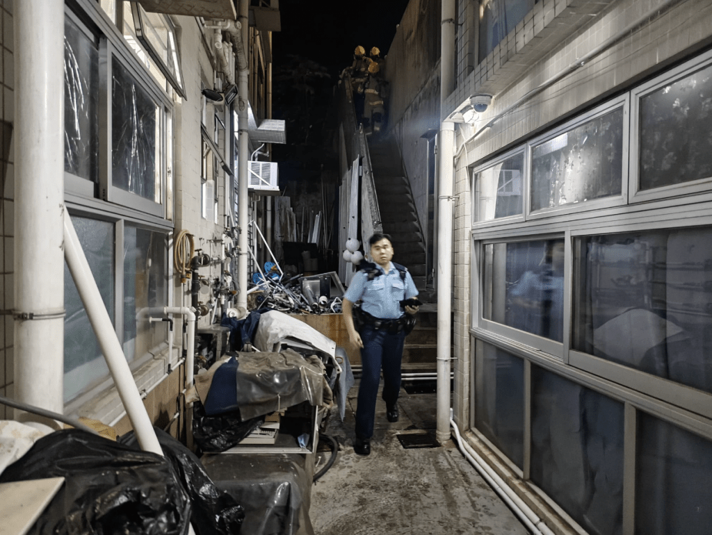 大圍村屋拖板短路惹祝融 男女戶主救火不成反燒傷 村民聞爆炸聲自行疏散 | 星島日報