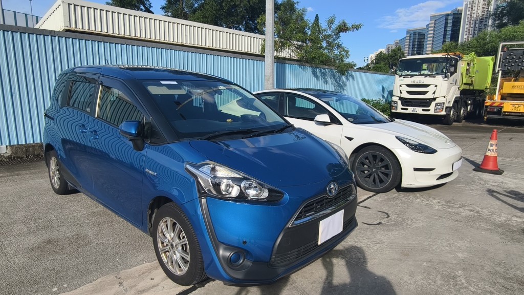 兩部涉案私家車。徐裕民攝