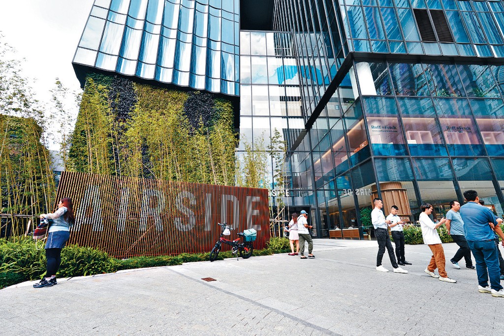 受惠啟德體育園盛事連續舉行，附近商場的人流亦被帶動。