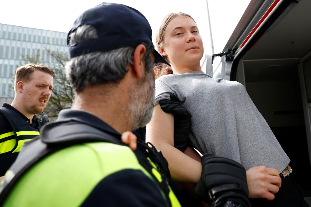 瑞典「环保少女」荷兰海牙示威两次被拘留。路透社