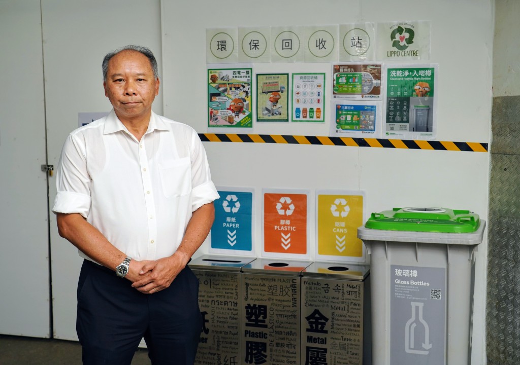清潔公司時運服務有限公司總經理(營運)陳錫龍表示,政府不宜在現階段重推垃圾收費。 清潔公司時運服務有限公司總經理(營運)陳錫龍表示,政府不宜在現階段重推垃圾收費。