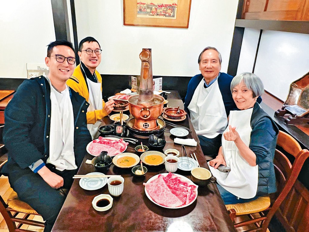 一家人在Zakuro來張合照 一家人在Zakuro來張合照