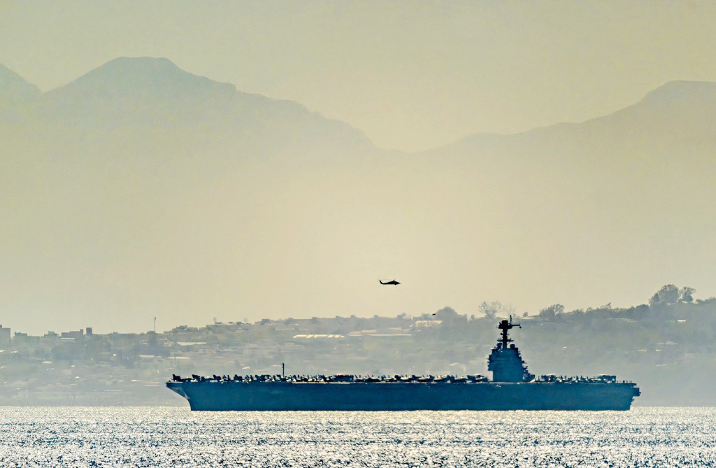 美國最大航空母艦「福特號」上周五通過直布羅陀海峽，奔赴中東。