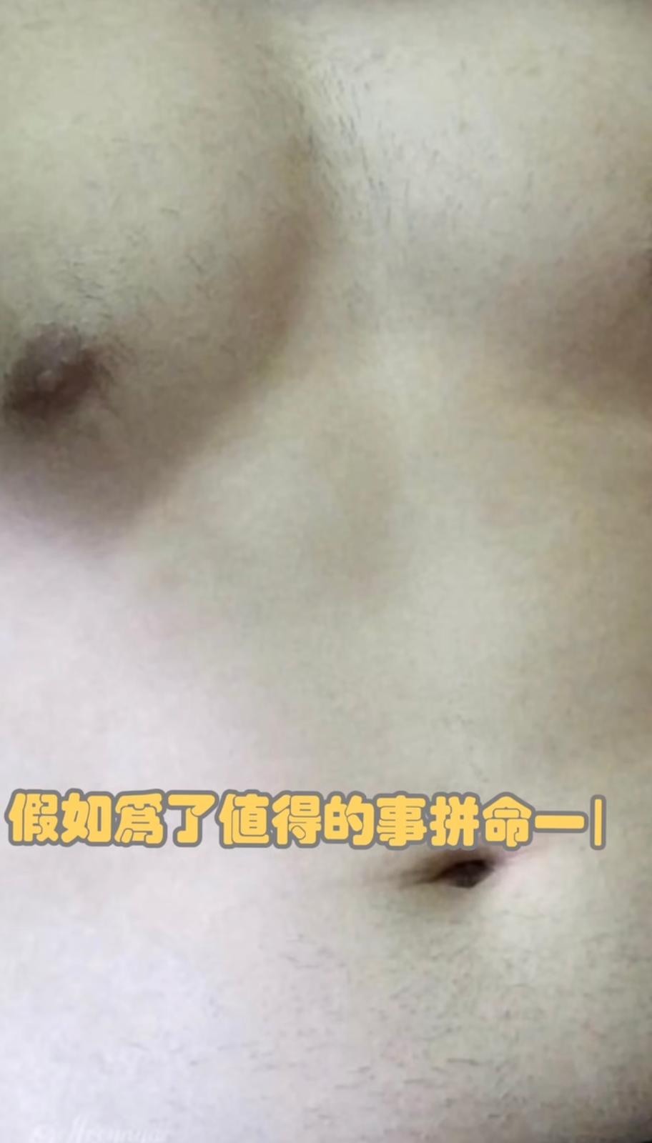 為了宣傳電影,Jeffrey竟出賣自己公開當年凸腩的肥仔黑圖。 為了宣傳電影,Jeffrey竟出賣自己公開當年凸腩的肥仔黑圖。