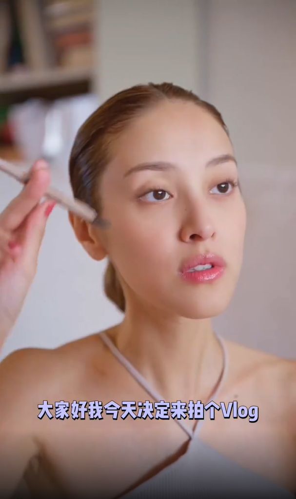 陳凱琳最新的Vlog片，見到瘦到雙頰凹陷。  ​