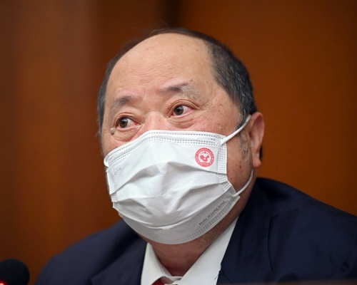 金融服務界議員、經民聯張華峰對政府提高股票印花稅表示非常失望。