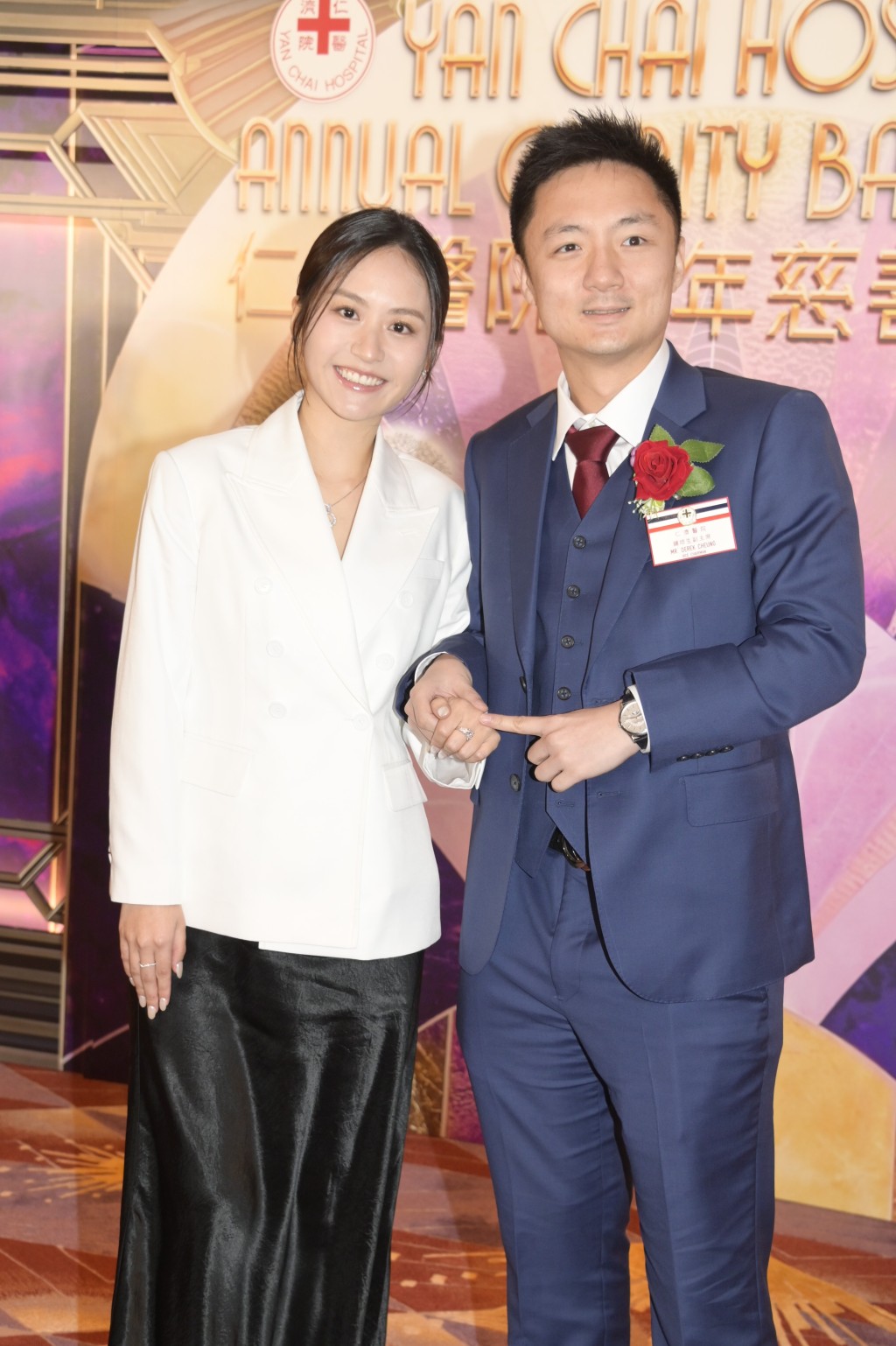 鍾培生早前與未婚妻莊雅婷出席活動。資料圖片