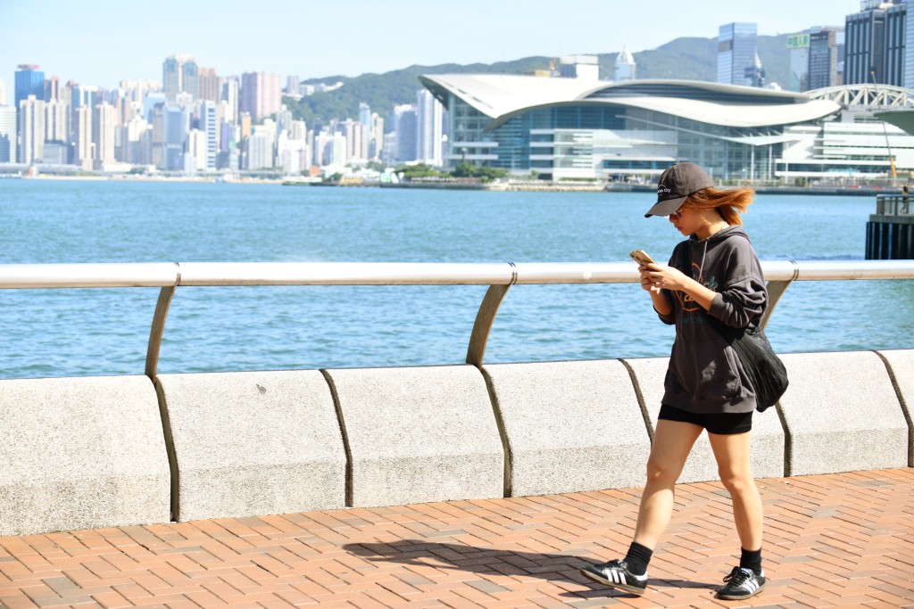 天文台续指10月一共有3日天文台总部的最高气温达33℃或以上，追平10月份最多酷热天气日数的纪录。资料图片