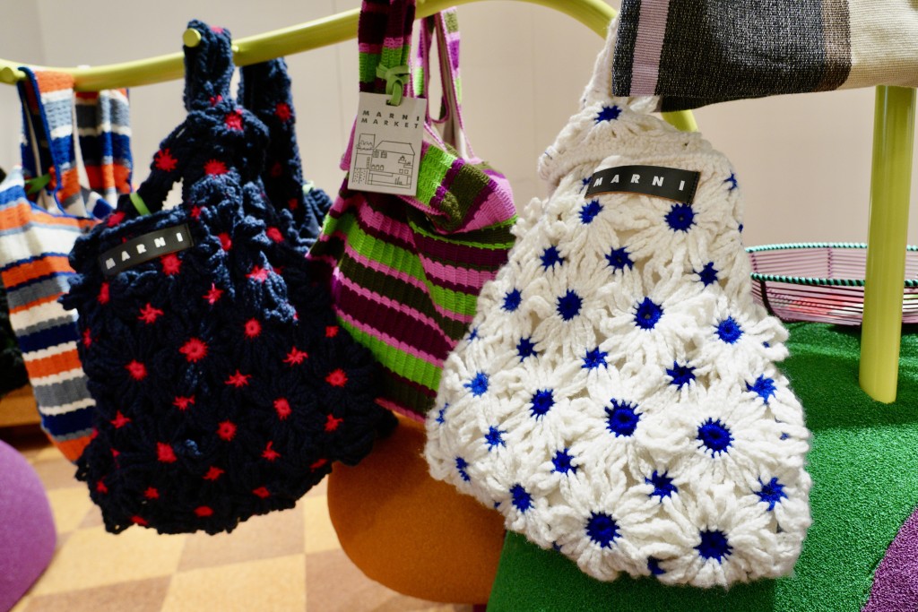 全由哥倫比亞工匠人手編織，收益會用作慈善用途。