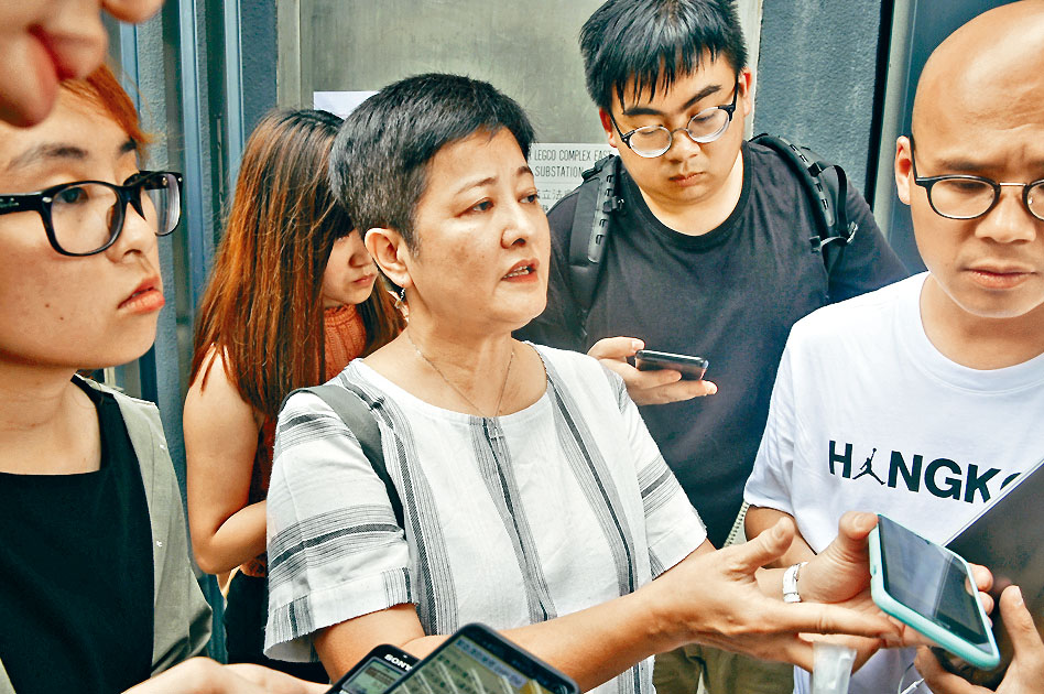 由于要跟随议会阵线反对书面表决的决定，黄碧云也放弃自己的想法。