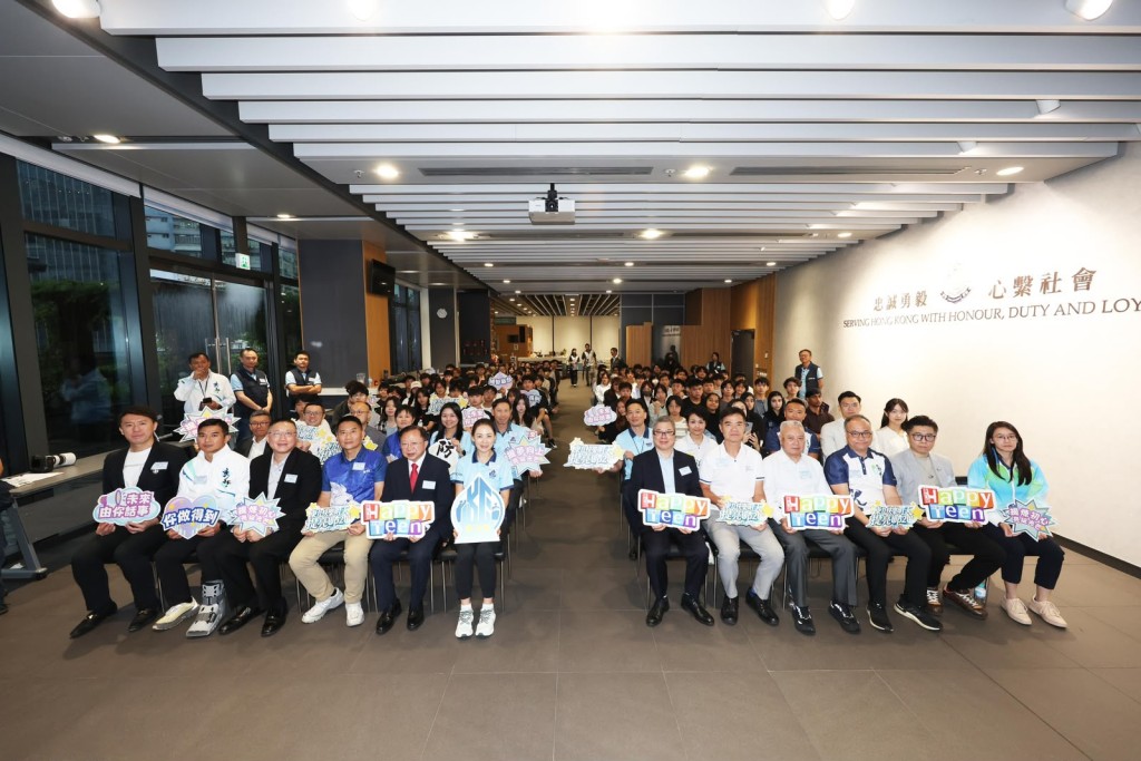 東九龍總區聯同「東九快樂明天委員會」今日在東九龍總區總部舉行「東九快樂明天 - 提亮Up2U (Project Light-Up)」計劃啟動禮。 東九龍總區聯同「東九快樂明天委員會」今日在東九龍總區總部舉行「東九快樂明天 - 提亮Up2U (Project Light-Up)」計劃啟動禮。