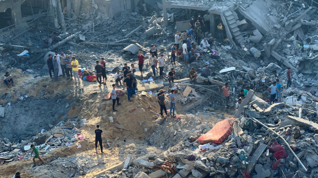 哈马斯指难民营坍塌的废墟下仍有约120人失踪。路透社