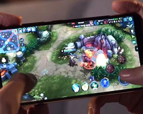 《王者榮耀》等80款騰訊旗下遊戲，陸續推行防沉迷新措施。網圖