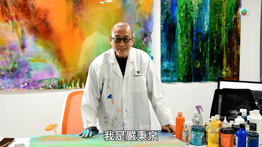 天之骄子却遇上不治之症,严秉泉起初以为自己椎间盘突出,有次饭后行走,亲戚问他为何走路一拐一拐,他起初以为是神经线问题。后来求医,才发现是早期柏金逊症。 天之骄子却遇上不治之症,严秉泉起初以为自己椎间盘突出,有次饭后行走,亲戚问他为何走路一拐一拐,他起初以为是神经线问题。后来求医,才发现是早期柏金逊症。