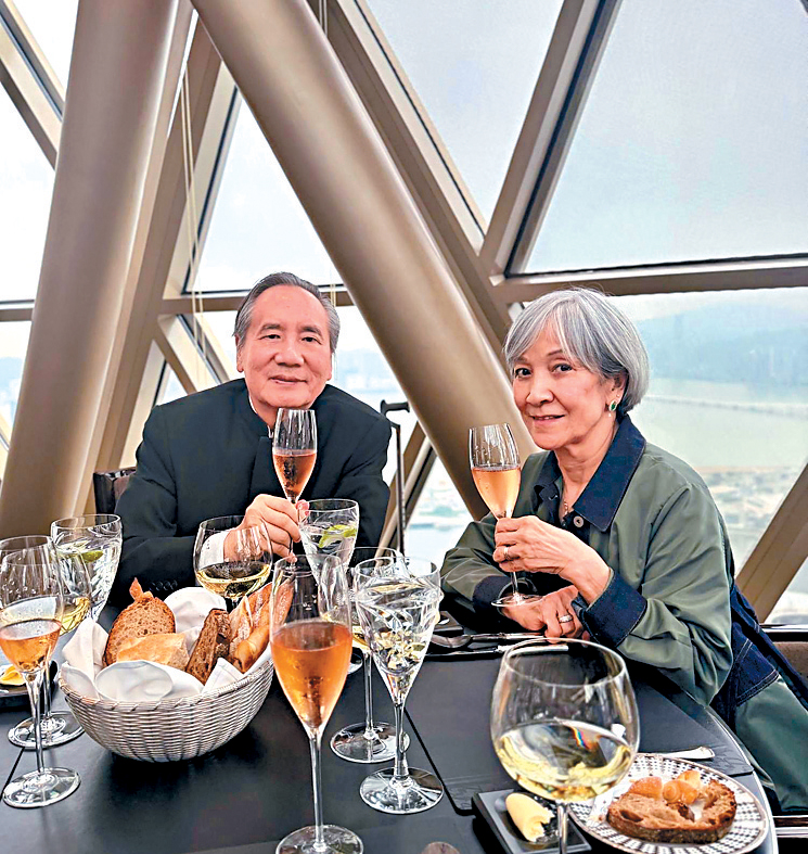 跟太座在「法國天巢餐廳」食晏 跟太座在「法國天巢餐廳」食晏