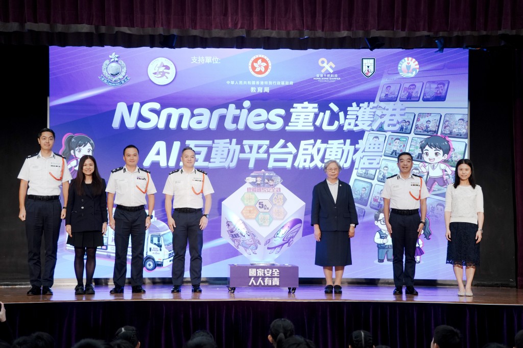 主禮嘉賓由左至右: 署理國家安全處處長嘉銓、海怡寶血小學校長林淑操、警務處副處長(國家安全)江學禮、警務處處長周一鳴、寶血女修會總會長區綺雯修女、署理國家安全處處長王忠巡、教育局總學校發展主任(中西及南區)馬雪兒。汪旭峰攝 主禮嘉賓由左至右: 署理國家安全處處長嘉銓、海怡寶血小學校長林淑操、警務處副處長(國家安全)江學禮、警務處處長周一鳴、寶血女修會總會長區綺雯修女、署理國家安全處處長王忠巡、教育局總學校發展主任(中西及南區)馬雪兒。汪旭峰攝