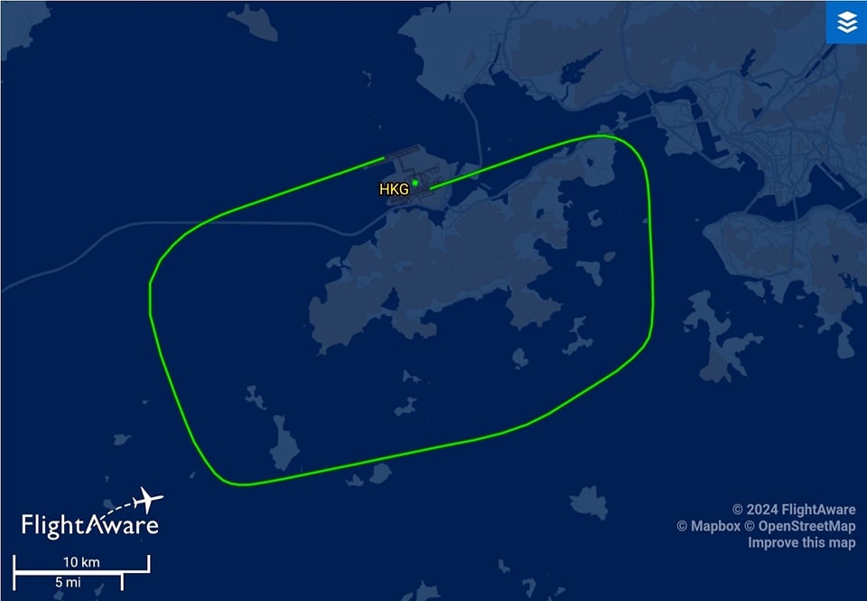 從香港飛往馬來西亞檳城的CX633客機，懷疑因飛機機艙有煙，需要緊急折返香港。