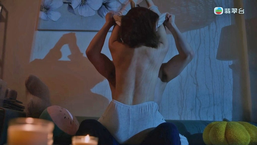 陈自瑶在《婚后事》有很多索爆画面，包括半裸与罗子溢梳化激战。