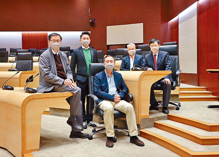 教大邀請兩名北大歷史學者孫華(右一)及陳蘇鎮(中),來港擔任訪問學人。