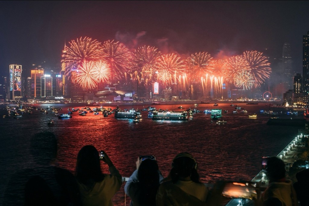 香港嘉里酒店位於紅磡海濱旁,不但可以飽覽270度維港致,亦可欣賞煙花匯演。(圖片來源:香港嘉里酒店) 香港嘉里酒店位於紅磡海濱旁,不但可以飽覽270度維港致,亦可欣賞煙花匯演。(圖片來源:香港嘉里酒店)