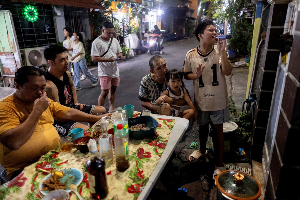 菲律賓民眾慶祝新年。（路透社）