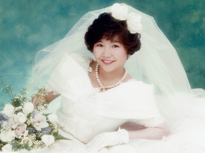 麥玲玲於1994年與老公何德結婚時拍的婚紗照。網圖
