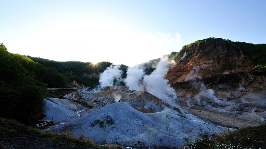 登別地獄谷由火山噴發形成的獨等地貌，恍如地獄情景。