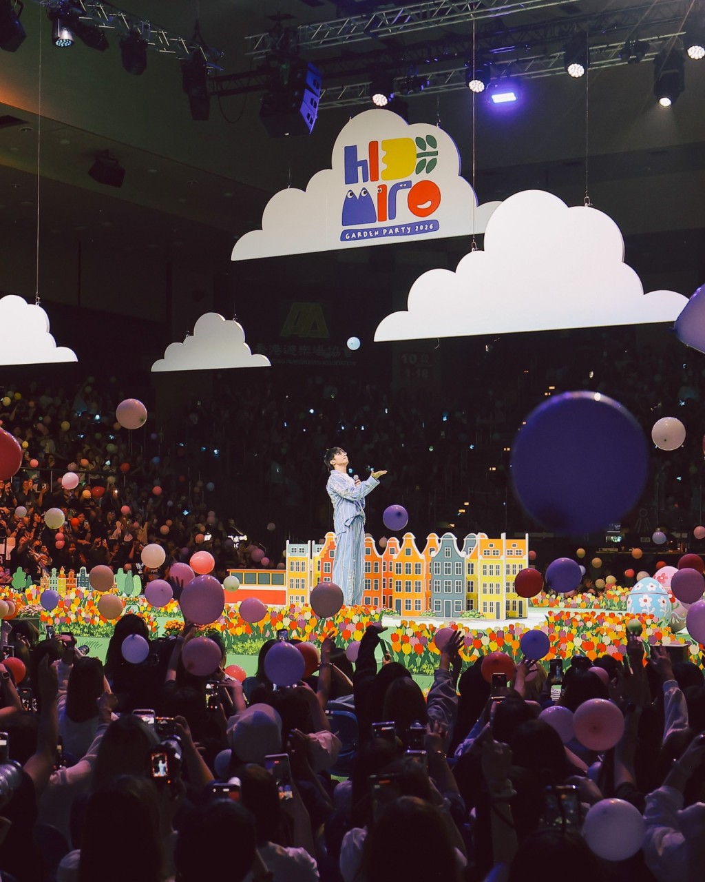 “将来想同大家经历一啲开心嘅回忆,记住你哋陪伴我行人生中好重要、好美好嘅一段路。” “将来想同大家经历一啲开心嘅回忆,记住你哋陪伴我行人生中好重要、好美好嘅一段路。”