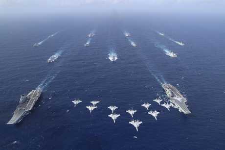 2024年10月，海軍遼寧艦編隊開展遠海實戰化訓練。其間，遼寧艦、山東艦編隊首次開展雙航母編隊演練。新華社圖片
