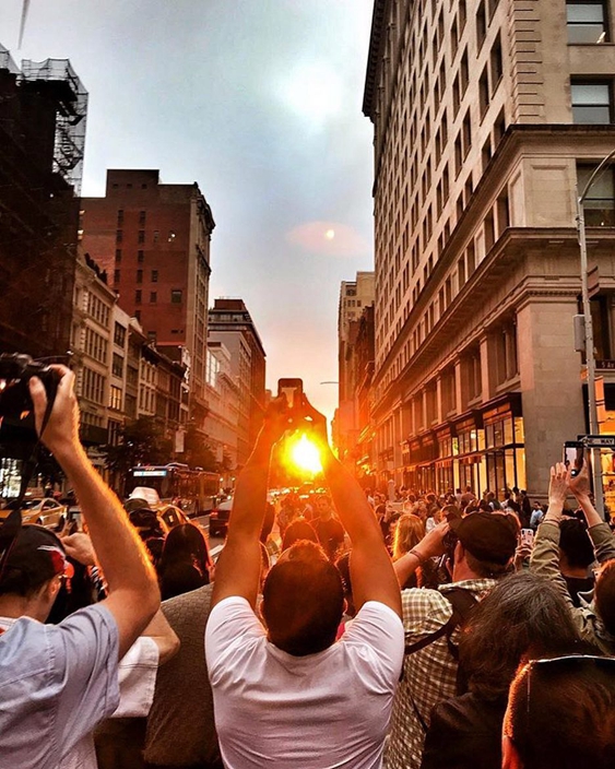 不少民眾甚至早早地來,搶佔賞景的最佳位置。