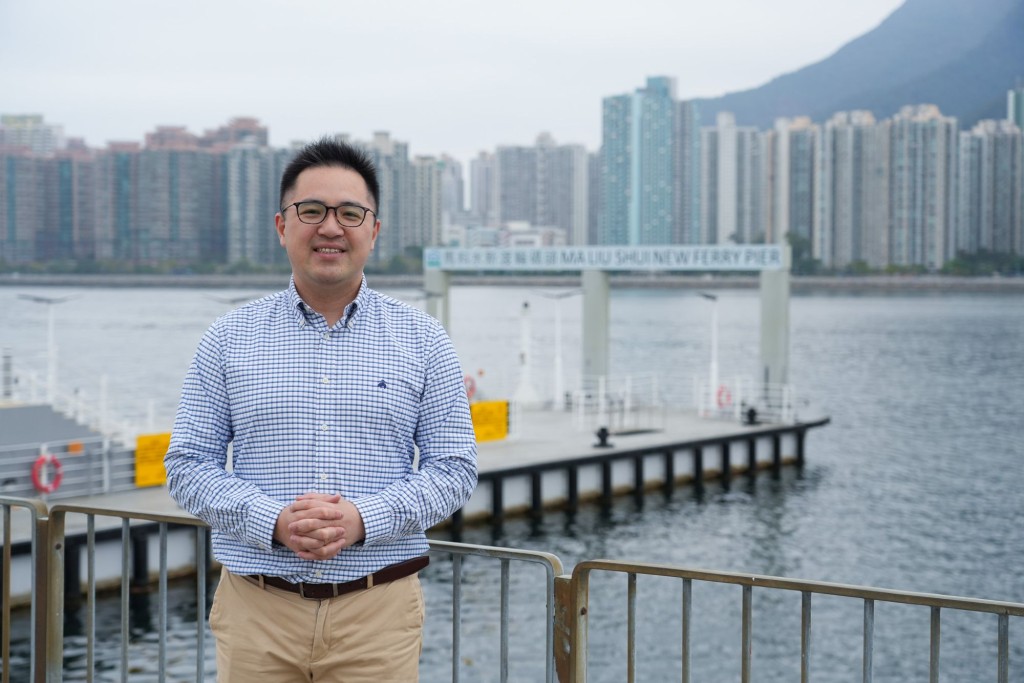梁国华表示,“改善码头计划”可让市民在更安全、舒适的环境下出行,现时已完成改善工程的10个码头。宁汉豪网志图片。 梁国华表示,“改善码头计划”可让市民在更安全、舒适的环境下出行,现时已完成改善工程的10个码头。宁汉豪网志图片。
