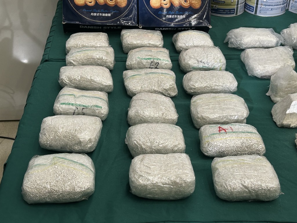 海關檢獲的219公斤白銀,市值約610萬元。 海關檢獲的219公斤白銀,市值約610萬元。