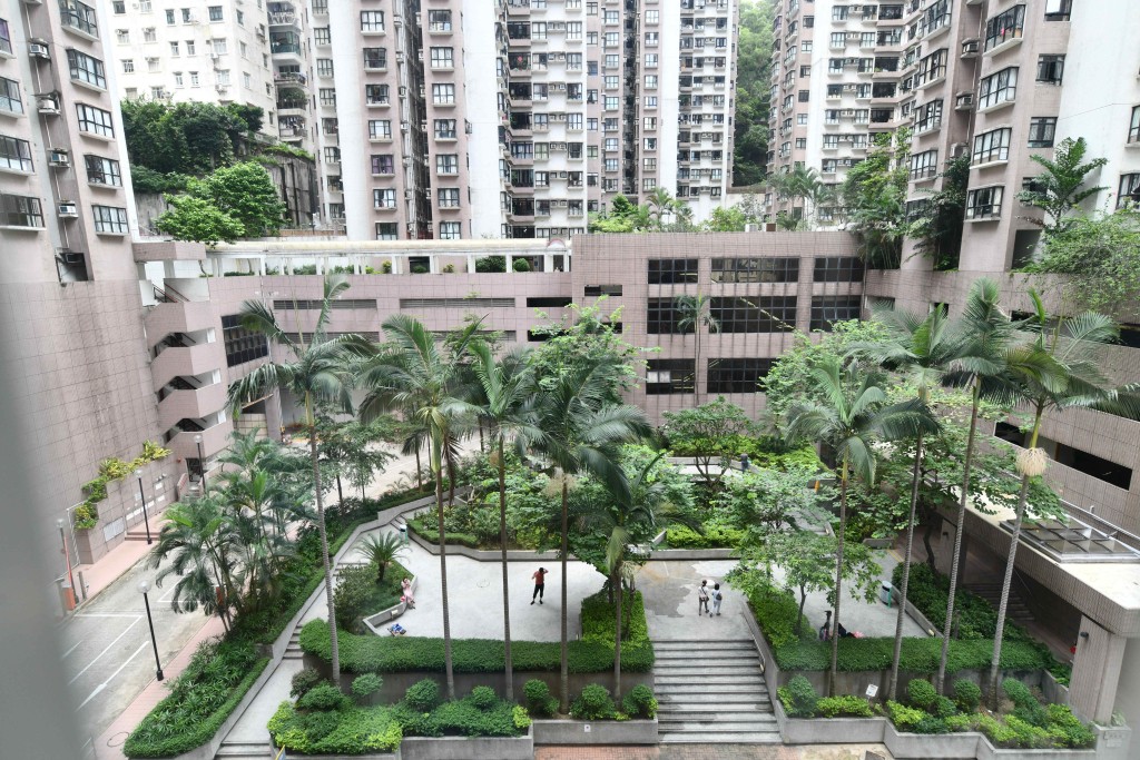 從單位外望,為丹拿花園之內園景及樓景。