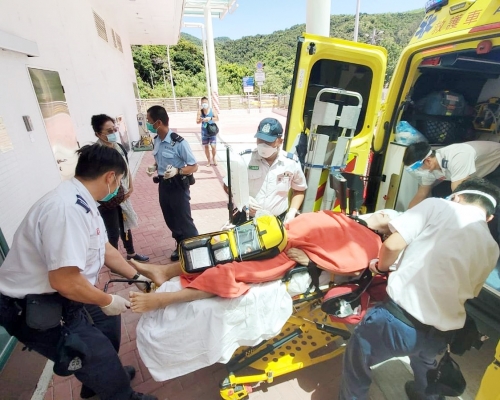 男事主被送往將軍澳醫院搶救。
