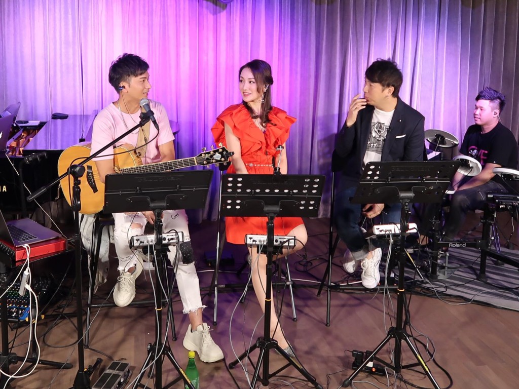 本周三，瑪姬和林子博（右）、周吉佩（左）開live大展歌喉。