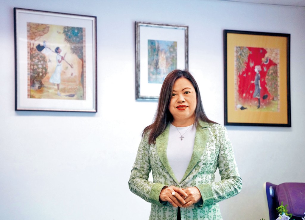 房屋署署長羅淑佩自言「公屋妹」出身,希望年輕人可「向上流」。