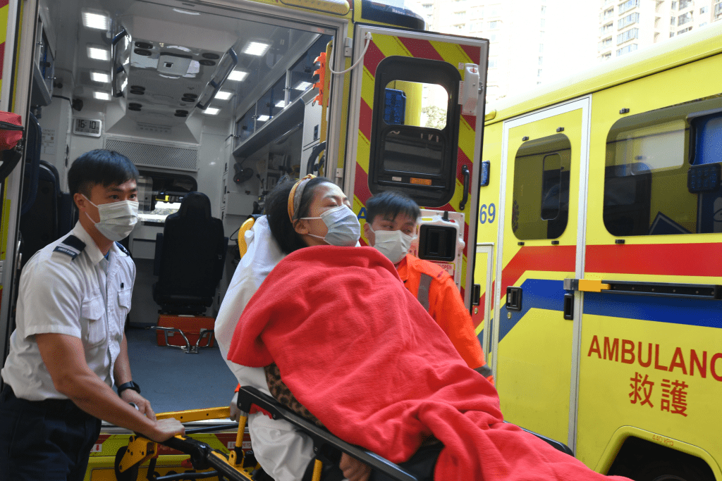 一名女途人受伤送院。